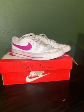 💕Nike White Sneakers with Pink Swoosh💕